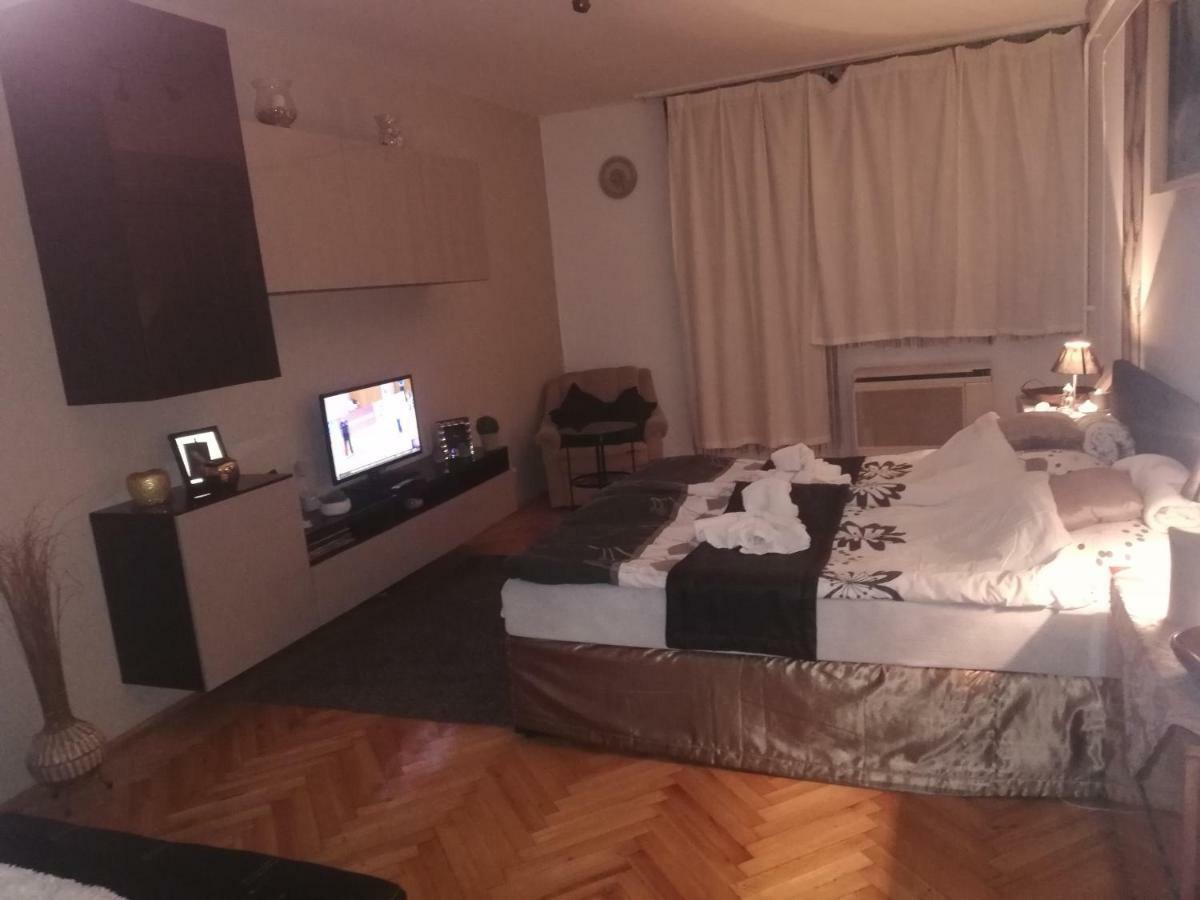 Heni Apartman ナジカニジャ エクステリア 写真