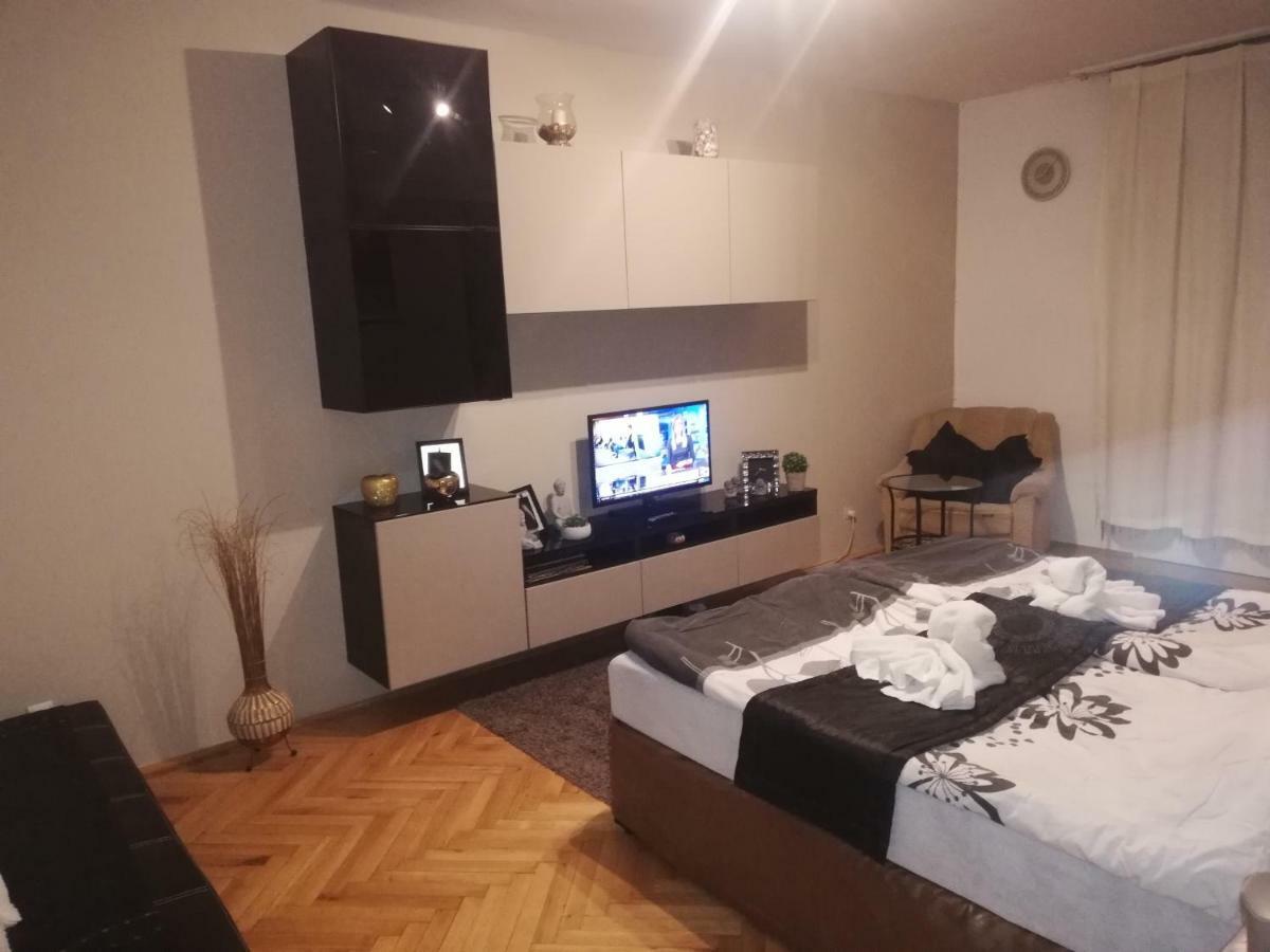 Heni Apartman ナジカニジャ エクステリア 写真
