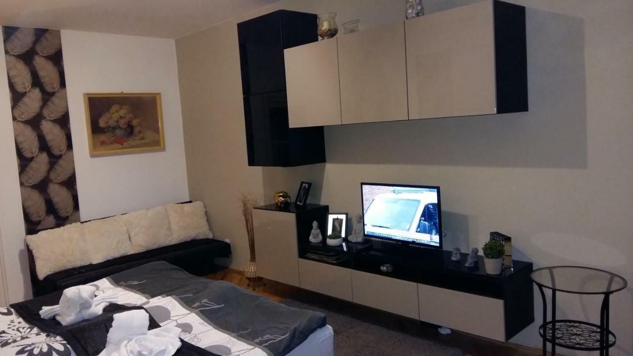 Heni Apartman ナジカニジャ エクステリア 写真